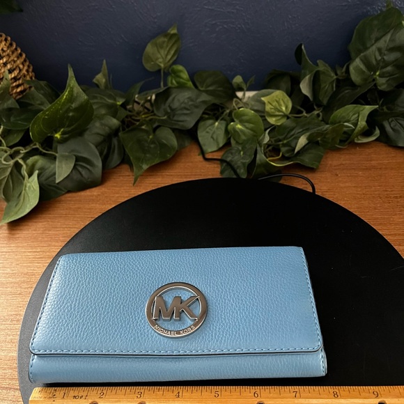 NWOT Michael Kors Fulton Sky Blue Pebbled Leather Wallet - Picture 11 of 11